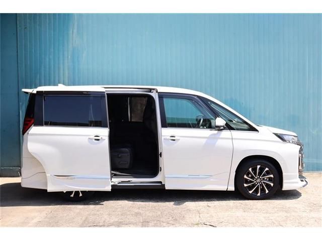 TOYOTA NOAH HYBRID 2023 Image 31