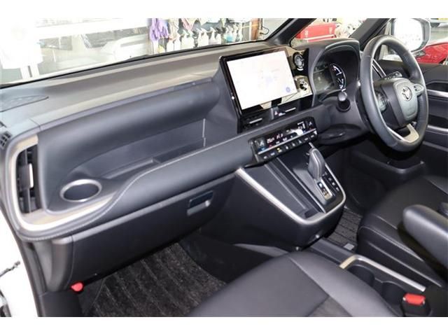 TOYOTA NOAH HYBRID 2023 Image 31