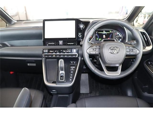 TOYOTA NOAH HYBRID 2023 Image 31