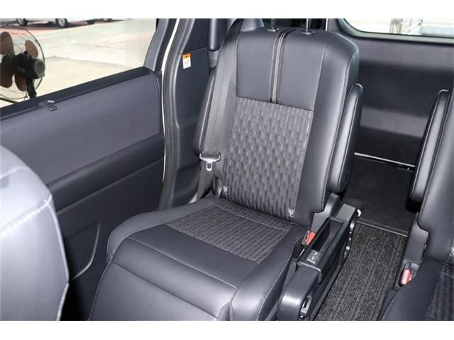 TOYOTA NOAH HYBRID 2023 Image 31