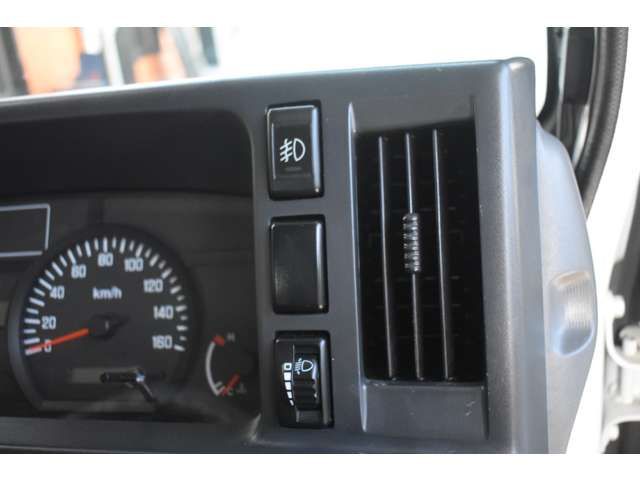 ISUZU ELF 2013 Image 31