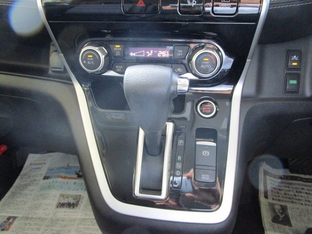 NISSAN SERENA  S-HYBRID 4WD 2018 Image 31