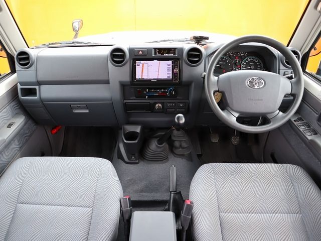 TOYOTA LANDCRUISER VAN 2015 Image 31