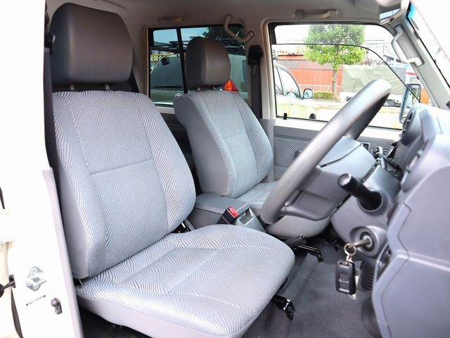 TOYOTA LANDCRUISER VAN 2015 Image 31