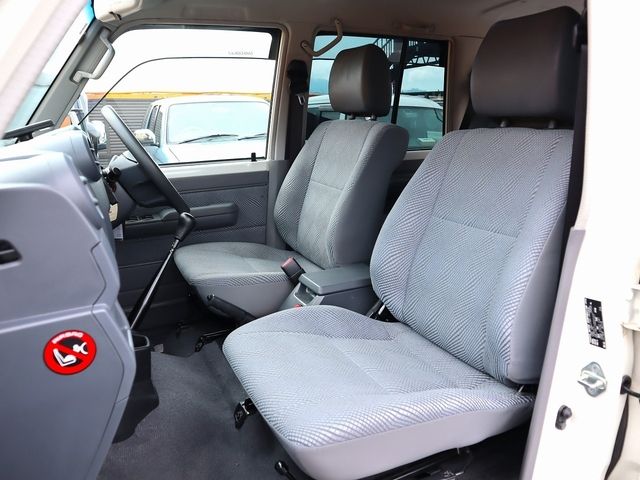TOYOTA LANDCRUISER VAN 2015 Image 31