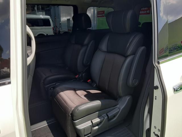 NISSAN ELGRAND 2018 Image 31