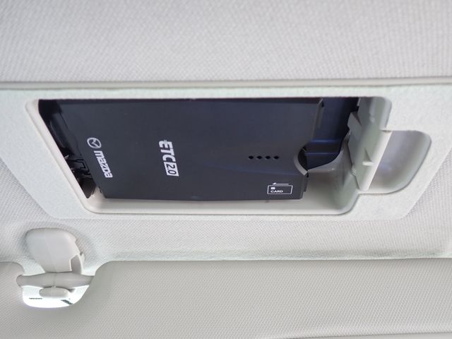 MAZDA AXELA SEDAN 2018 Image 31