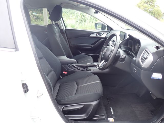 MAZDA AXELA SEDAN 2018 Image 31