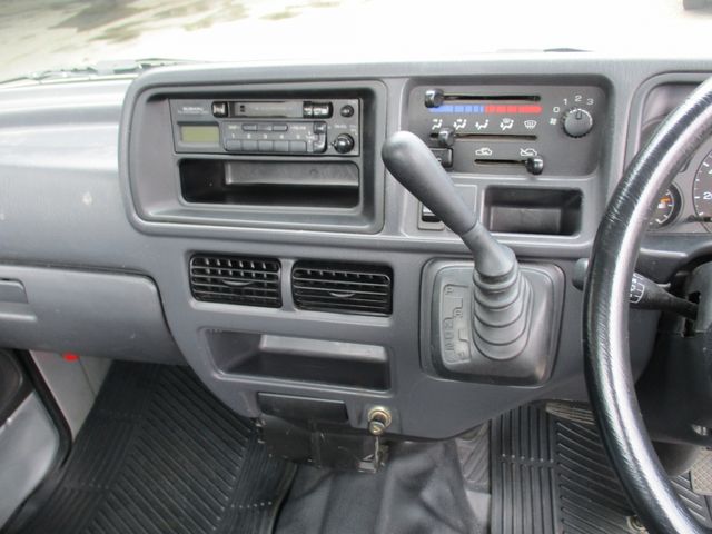 SUBARU SAMBAR TRUCK 4WD 2001 Image 31