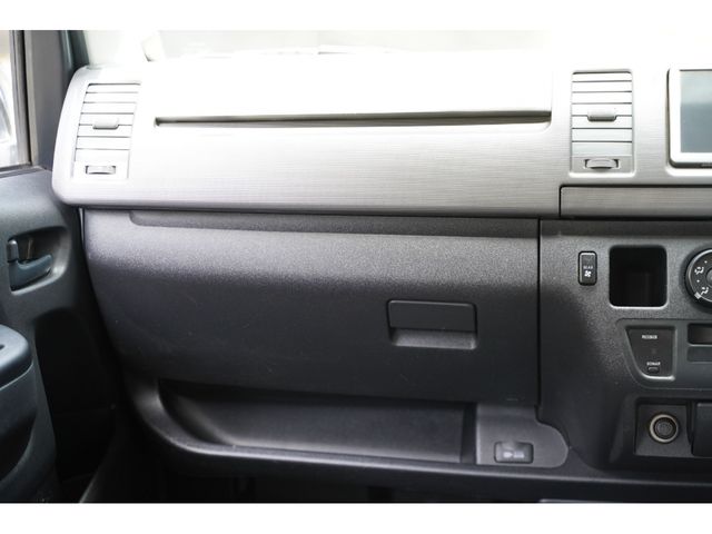 TOYOTA REGIUSACE VAN 2WD 2010 Image 31