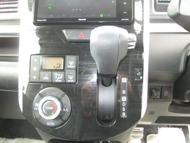 DAIHATSU TANTO CUSTOM 2015 Image 31