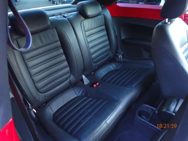 VOLKSWAGEN THE BEETL 2012 Image 31