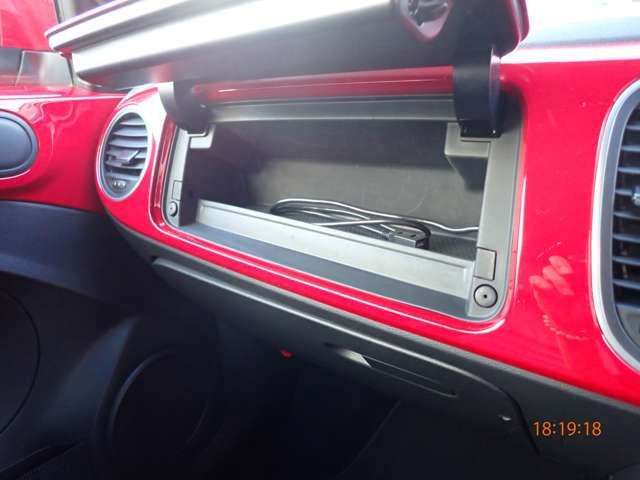 VOLKSWAGEN THE BEETL 2012 Image 31