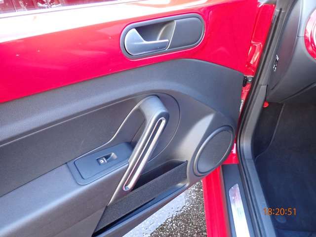 VOLKSWAGEN THE BEETL 2012 Image 31