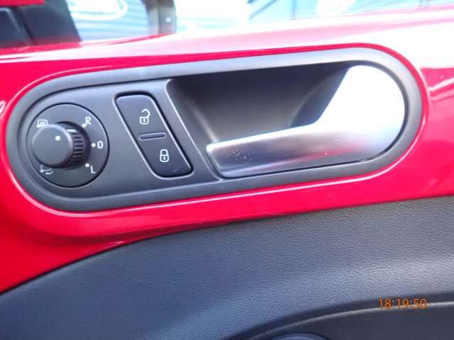 VOLKSWAGEN THE BEETL 2012 Image 31