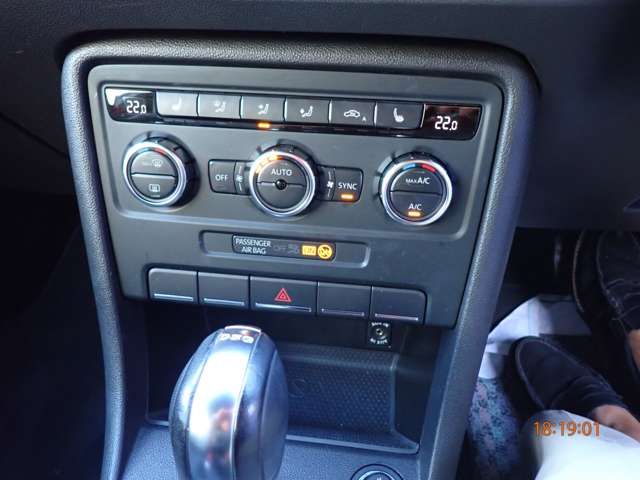 VOLKSWAGEN THE BEETL 2012 Image 31