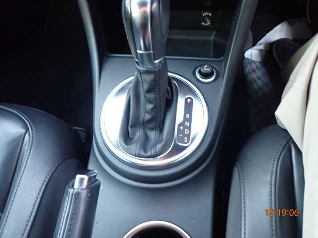 VOLKSWAGEN THE BEETL 2012 Image 31