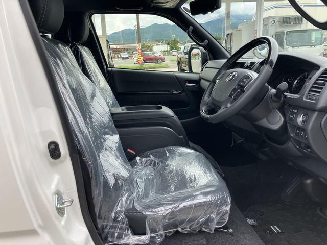 TOYOTA HIACE VAN 2WD 2025 Image 31