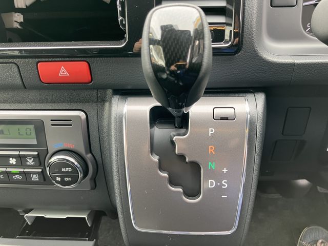 TOYOTA HIACE VAN 2WD 2025 Image 31