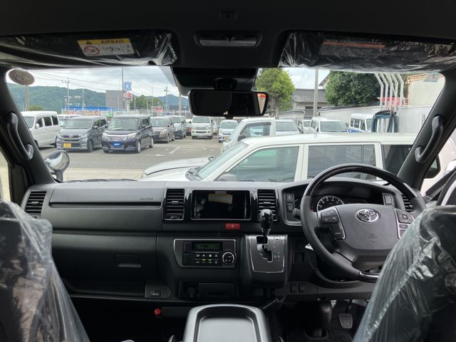 TOYOTA HIACE VAN 2WD 2025 Image 31