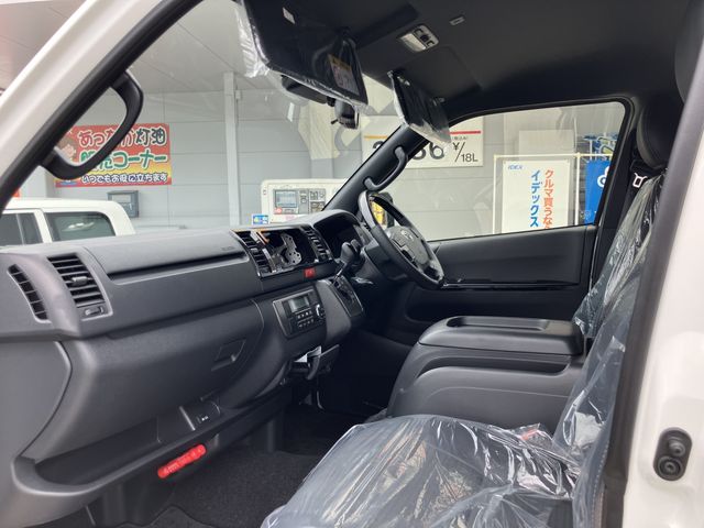 TOYOTA HIACE VAN 2WD 2025 Image 31