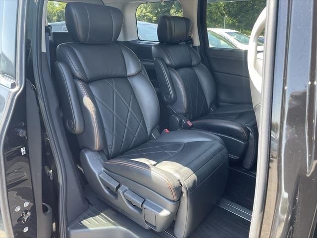 NISSAN ELGRAND 2014 Image 31