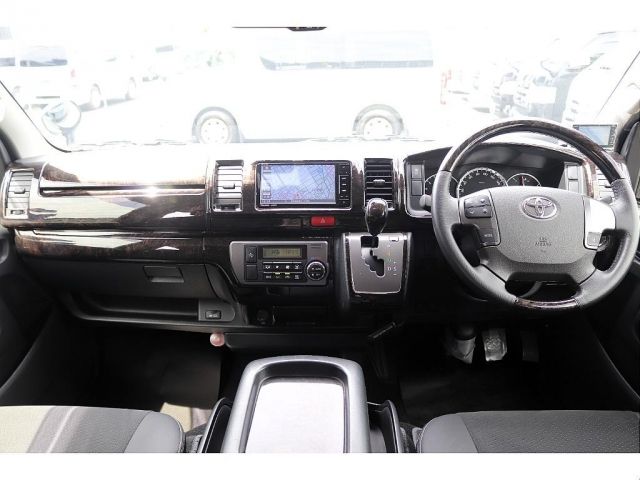 TOYOTA HIACE VAN 4WD 2018 Image 31