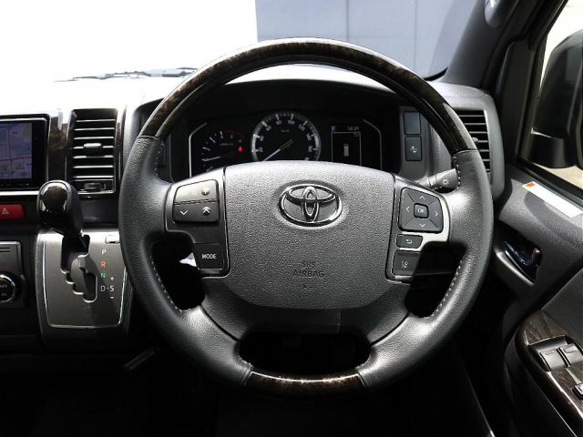 TOYOTA HIACE VAN 2WD 2024 Image 31