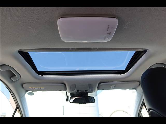 TOYOTA PRIUS 2019 Image 31