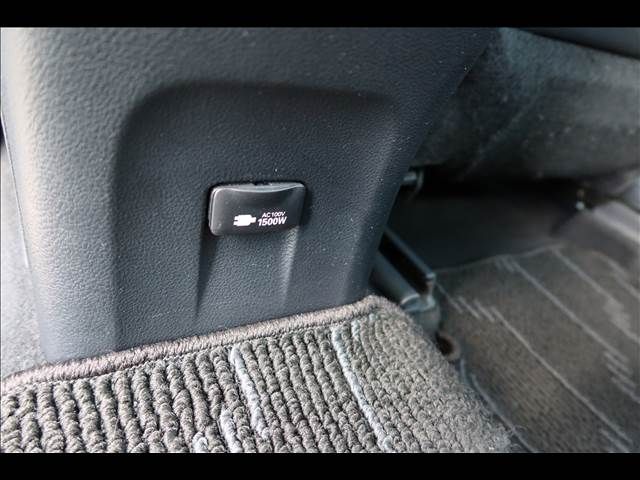 TOYOTA PRIUS 2019 Image 31