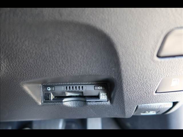 TOYOTA PRIUS 2019 Image 31