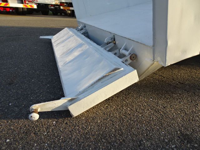 ISUZU  2006 Image 31