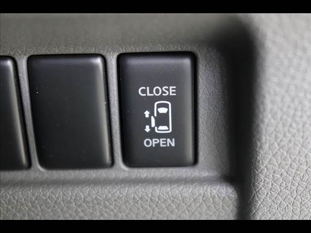 NISSAN NV350 CARAVAN 2018 Image 31