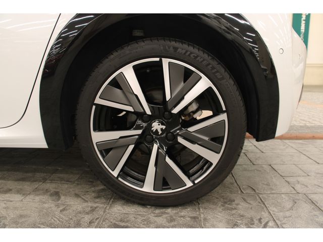 PEUGEOT 208 2020 Image 31