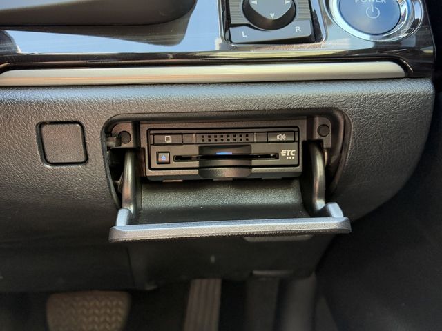 TOYOTA CROWN SEDAN HYBRID 2017 Image 31