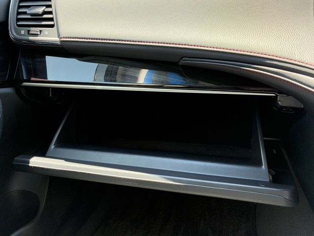 TOYOTA CROWN SEDAN HYBRID 2017 Image 31