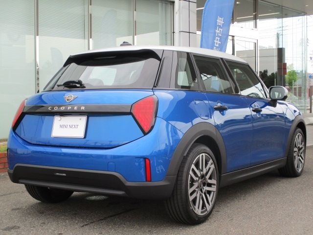 BMW MINI COOPER 5DOOR 2025 Image 31