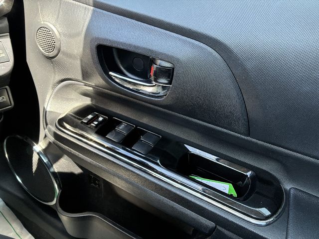 TOYOTA AQUA 2016 Image 31