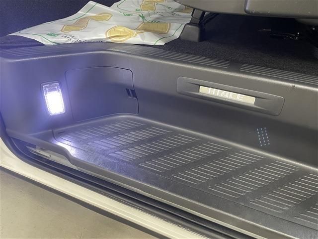 TOYOTA HIACE VAN 4WD 2018 Image 31