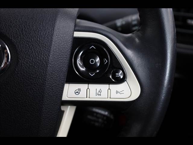 TOYOTA PRIUS PHV 2017 Image 31