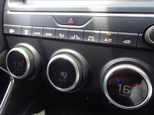 JAGUAR E-PACE 2019 Image 31