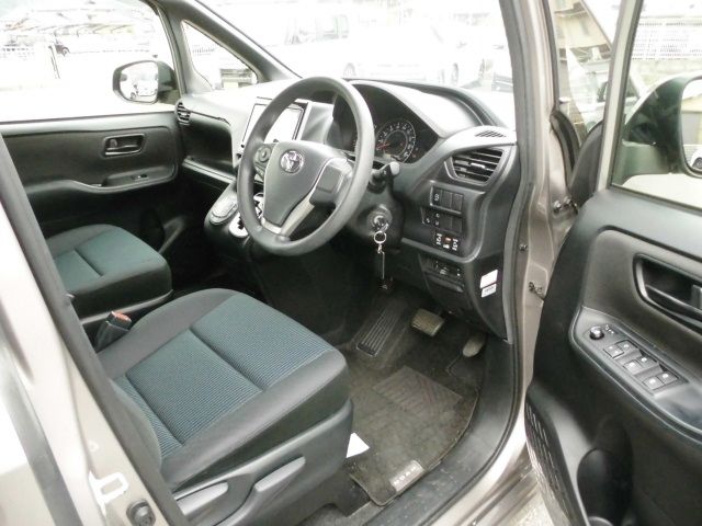 TOYOTA NOAH 2018 Image 31