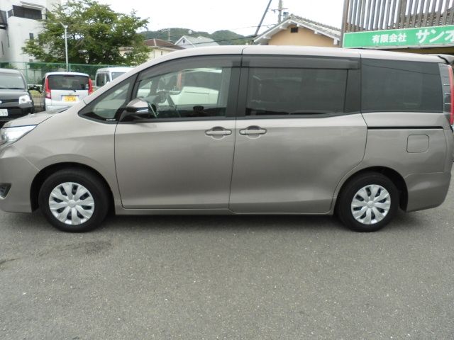TOYOTA NOAH 2018 Image 31