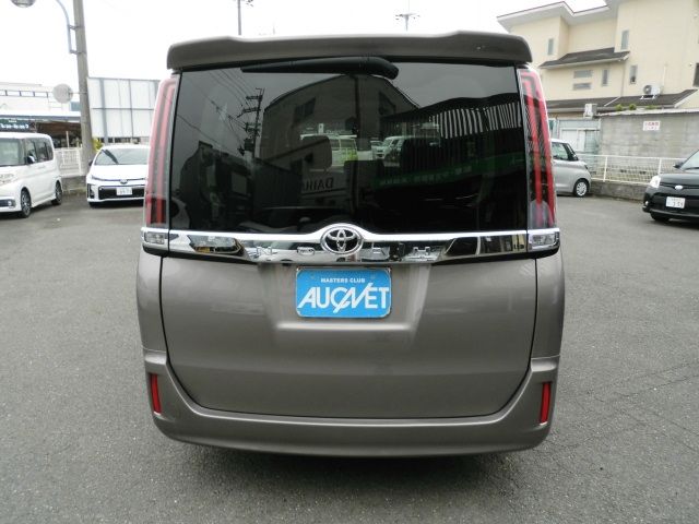 TOYOTA NOAH 2018 Image 31
