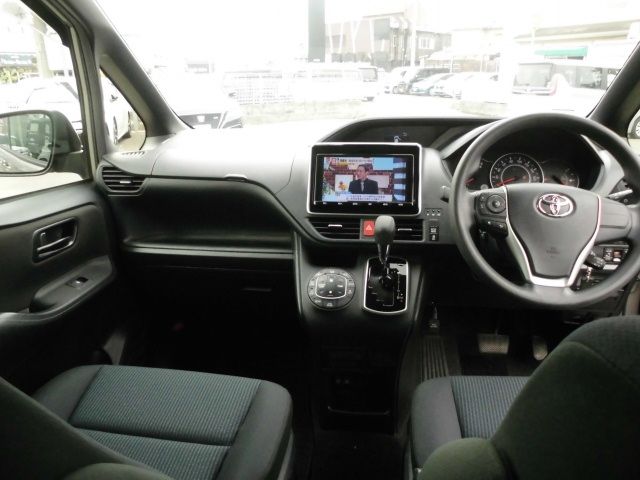 TOYOTA NOAH 2018 Image 31