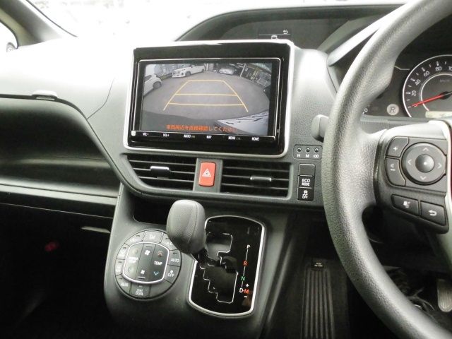 TOYOTA NOAH 2018 Image 31