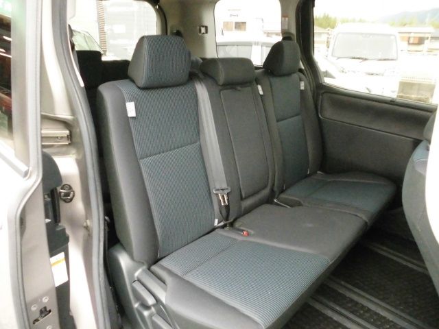 TOYOTA NOAH 2018 Image 31