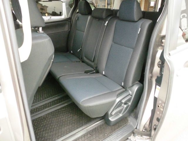 TOYOTA NOAH 2018 Image 31