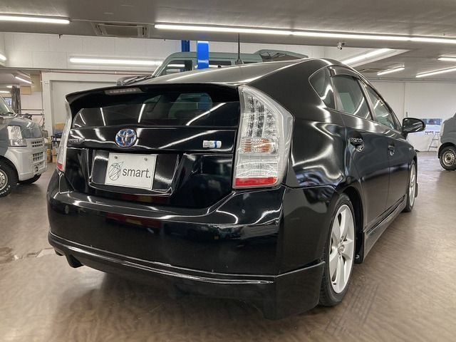 TOYOTA PRIUS 2011 Image 31