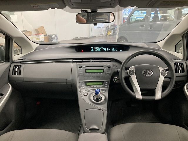 TOYOTA PRIUS 2011 Image 31